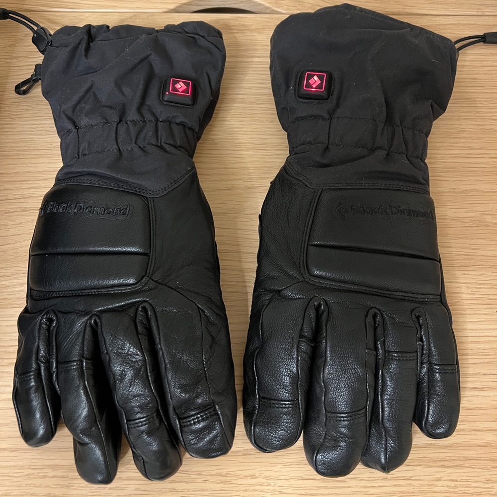 Black Diamond Solano gloves - missing the charging cord.